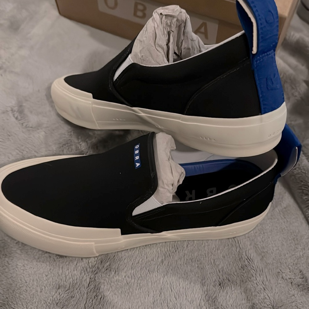 ****BNIB****. MENS 9.5 OBRA Slip-On